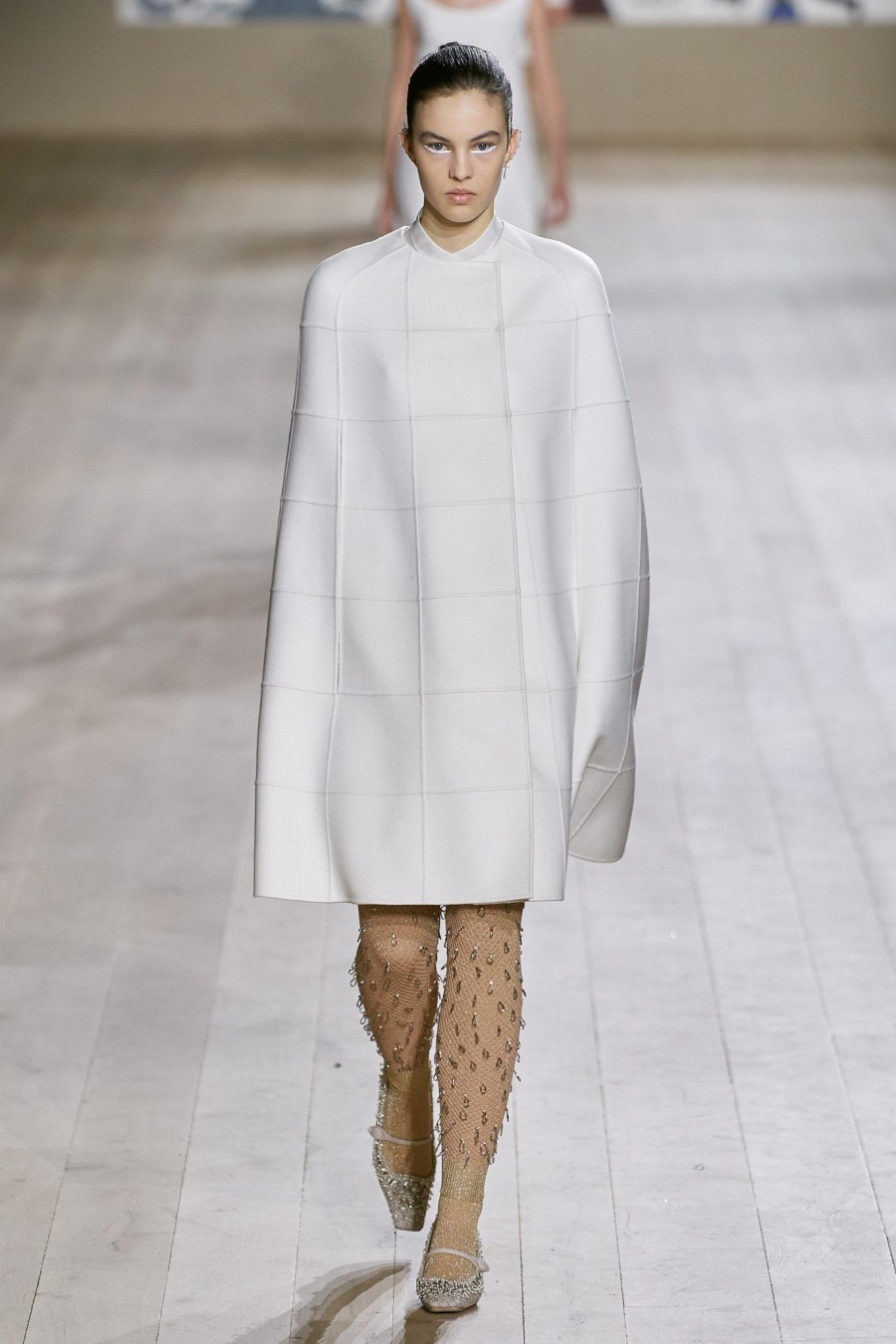 Η Maria Grazia Chiuri προτείνει μία daywear γκαρνταρόμπα, βασισμένη στην Υψηλή Ραπτική -Δείτε όλα τα looks!- Φωτογραφία 23
