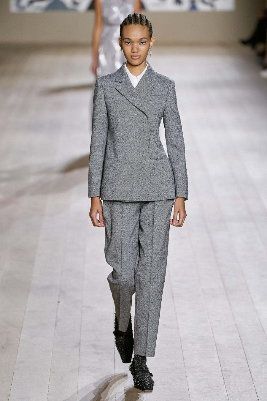 Η Maria Grazia Chiuri προτείνει μία daywear γκαρνταρόμπα, βασισμένη στην Υψηλή Ραπτική -Δείτε όλα τα looks!- Φωτογραφία 28