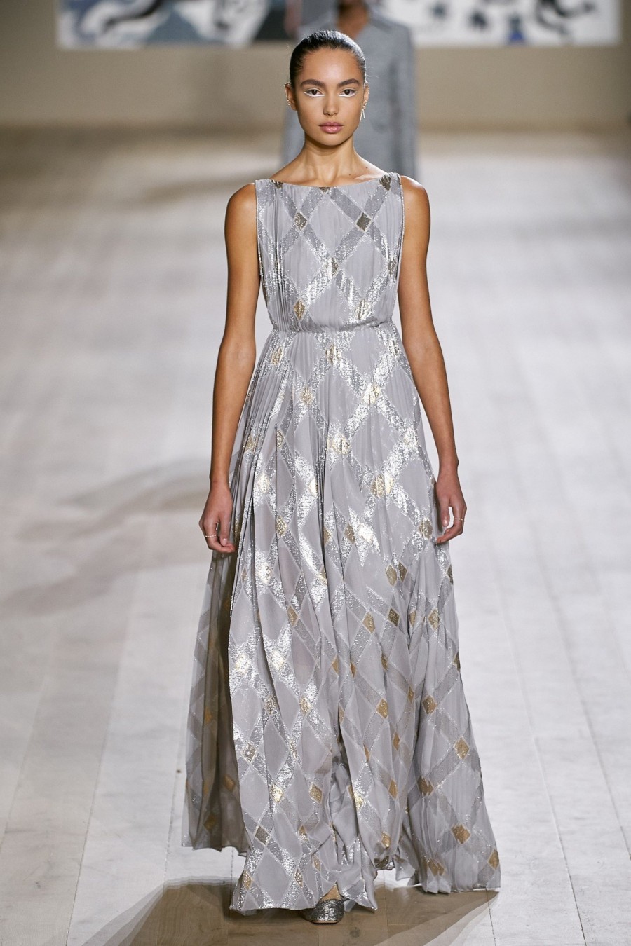 Η Maria Grazia Chiuri προτείνει μία daywear γκαρνταρόμπα, βασισμένη στην Υψηλή Ραπτική -Δείτε όλα τα looks!- Φωτογραφία 29