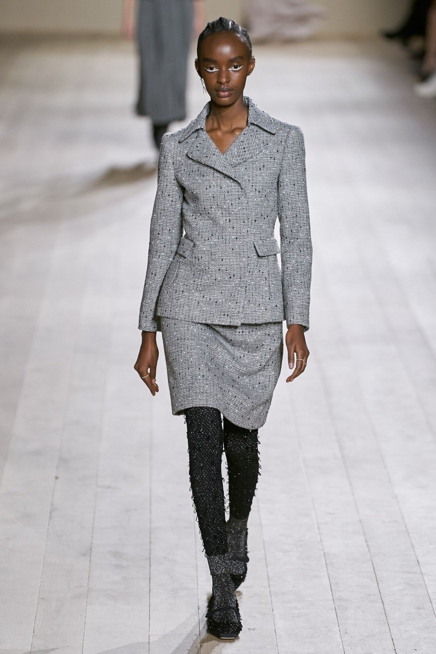 Η Maria Grazia Chiuri προτείνει μία daywear γκαρνταρόμπα, βασισμένη στην Υψηλή Ραπτική -Δείτε όλα τα looks!- Φωτογραφία 30