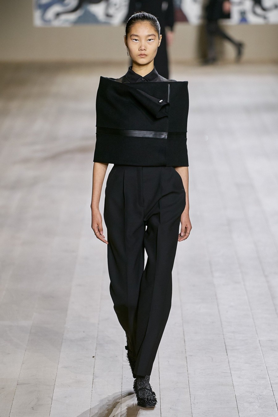 Η Maria Grazia Chiuri προτείνει μία daywear γκαρνταρόμπα, βασισμένη στην Υψηλή Ραπτική -Δείτε όλα τα looks!- Φωτογραφία 42