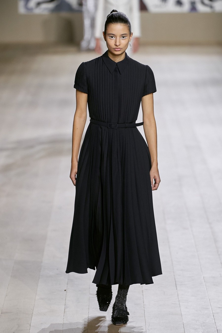 Η Maria Grazia Chiuri προτείνει μία daywear γκαρνταρόμπα, βασισμένη στην Υψηλή Ραπτική -Δείτε όλα τα looks!- Φωτογραφία 53