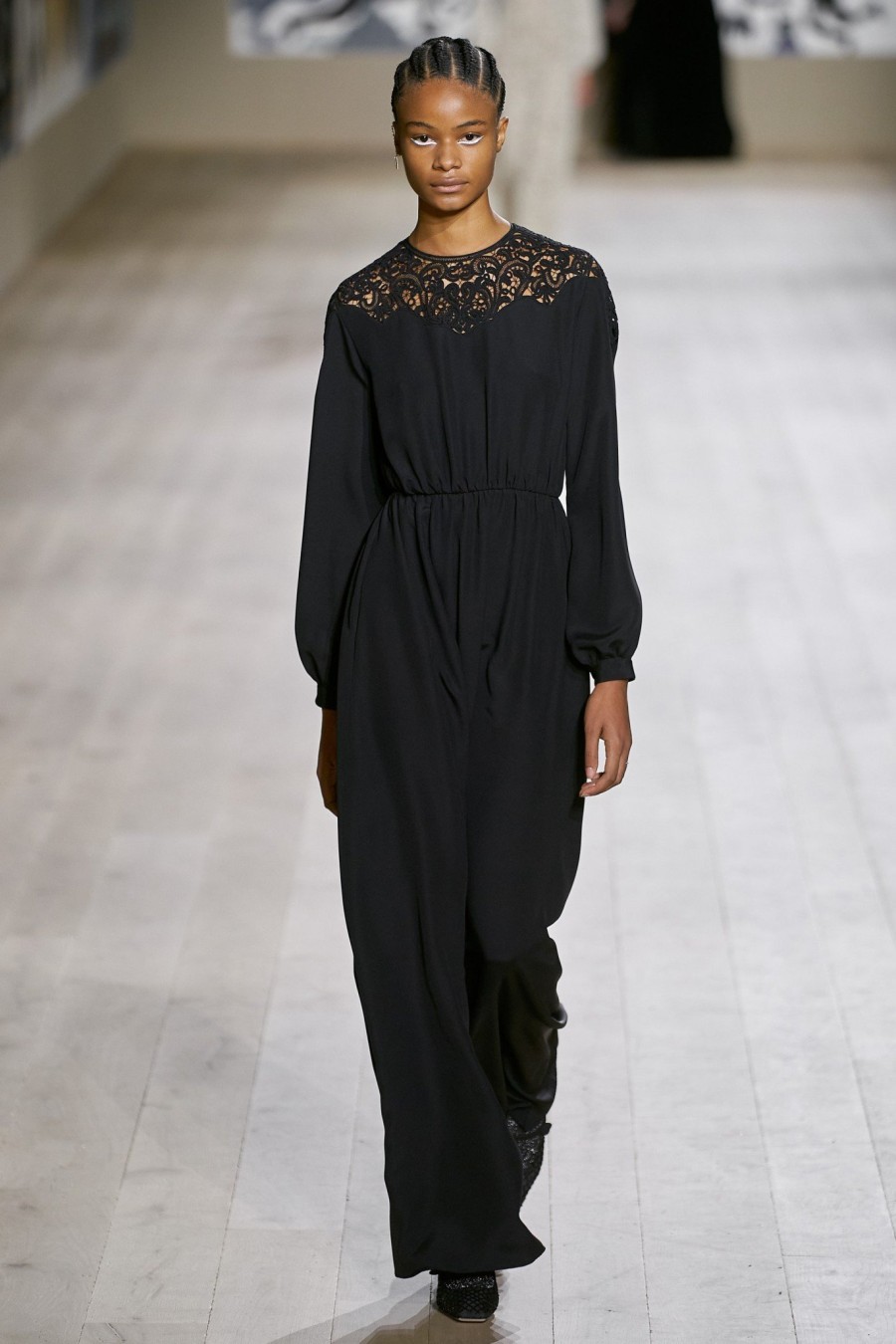 Η Maria Grazia Chiuri προτείνει μία daywear γκαρνταρόμπα, βασισμένη στην Υψηλή Ραπτική -Δείτε όλα τα looks!- Φωτογραφία 59