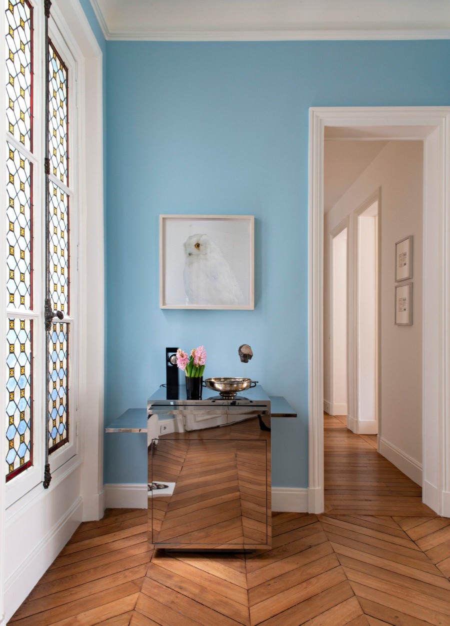 Ένα παριζιάνικο διαμέρισμα αναδεικνύει με τον πιο σύγχρονο τρόπο την κομψή αρχιτεκτονική- Φωτογραφία 1