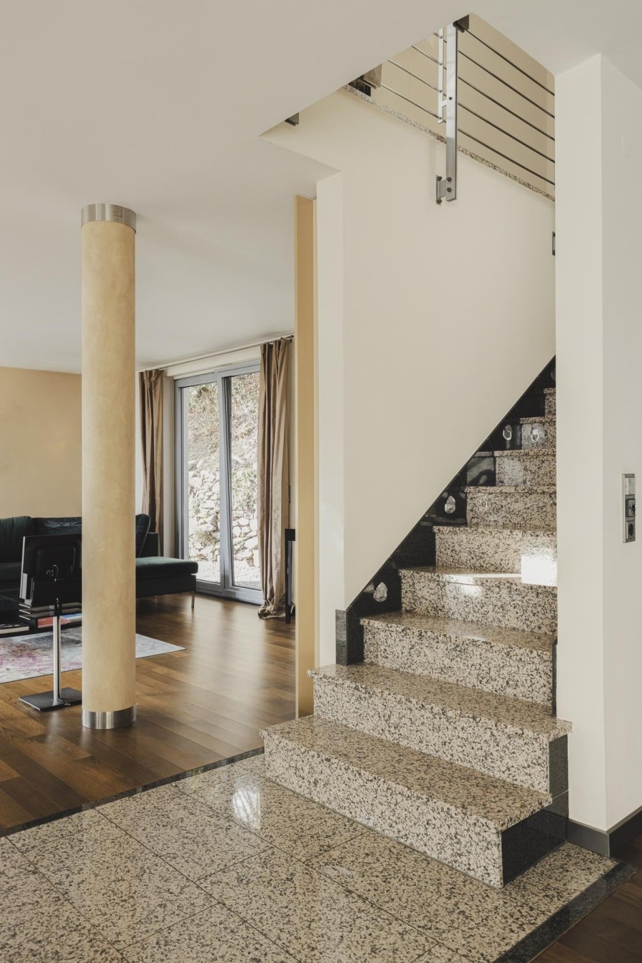 Fashionable στοιχεία και μοντέρνες λεπτομέρειες συνδυάζονται σε μια κατοικία στη Φρανκφούρτη - Φωτογραφία 4