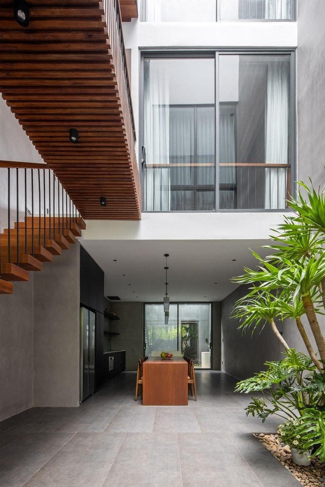Πώς ένα minimal town-house στο Βιετνάμ γίνεται «ένα» με τη φύση- Φωτογραφία 3