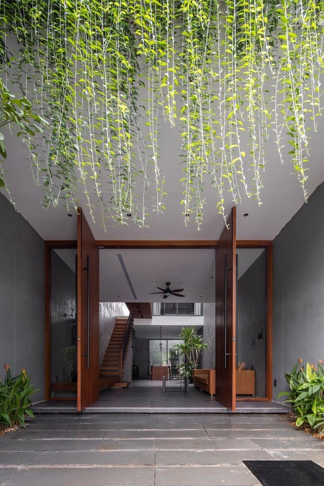 Πώς ένα minimal town-house στο Βιετνάμ γίνεται «ένα» με τη φύση- Φωτογραφία 1
