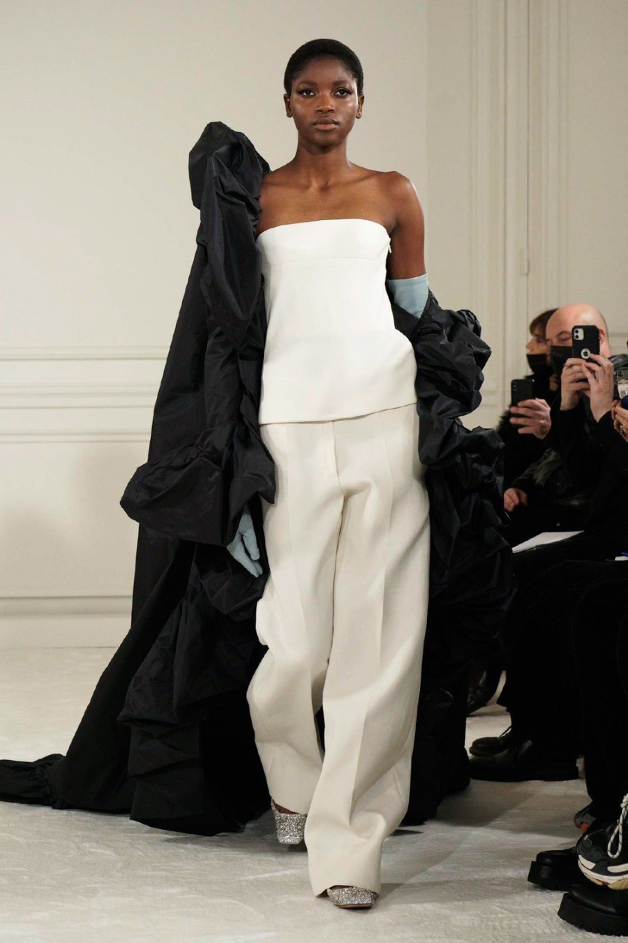 Maison Valentino: Πώς ο Pierpaolo Piccioli δημιούργησε Υψηλή Ραπτική για όλους- Φωτογραφία 2