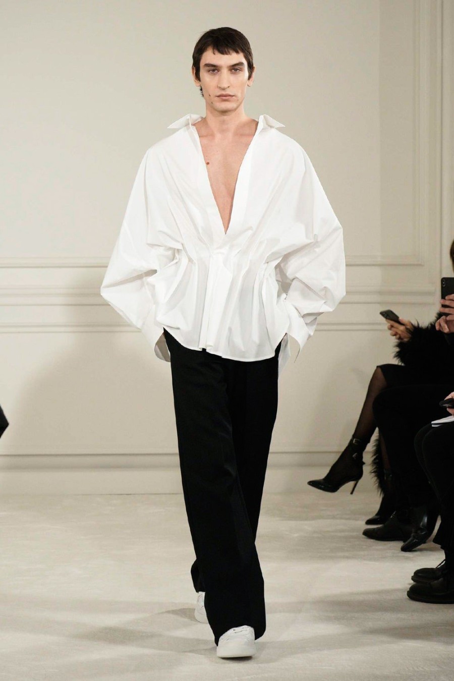 Maison Valentino: Πώς ο Pierpaolo Piccioli δημιούργησε Υψηλή Ραπτική για όλους- Φωτογραφία 3