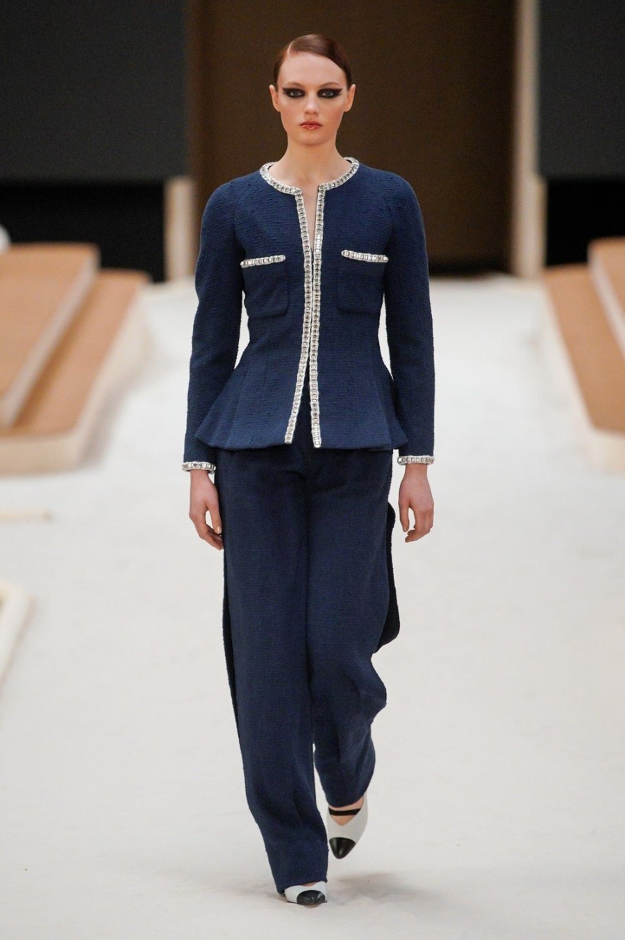Chanel SS22 Haute Couture: Η Charlotte Casiraghi άνοιξε το show πάνω σε άλογο - Φωτογραφία 8