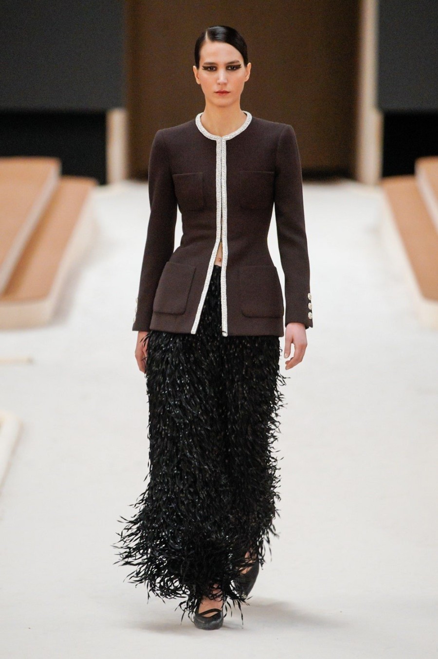 Chanel SS22 Haute Couture: Η Charlotte Casiraghi άνοιξε το show πάνω σε άλογο - Φωτογραφία 3