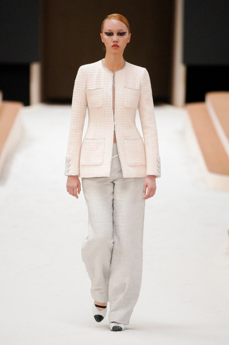 Chanel SS22 Haute Couture: Η Charlotte Casiraghi άνοιξε το show πάνω σε άλογο - Φωτογραφία 5