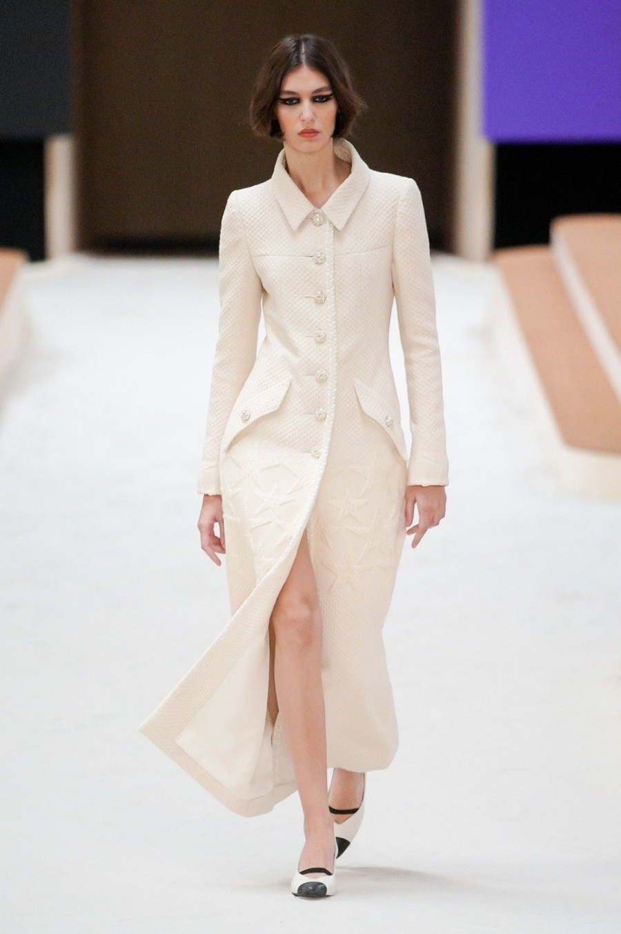 Chanel SS22 Haute Couture: Η Charlotte Casiraghi άνοιξε το show πάνω σε άλογο - Φωτογραφία 6