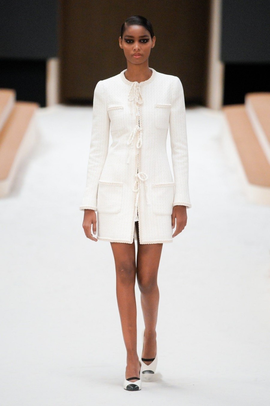 Chanel SS22 Haute Couture: Η Charlotte Casiraghi άνοιξε το show πάνω σε άλογο - Φωτογραφία 7