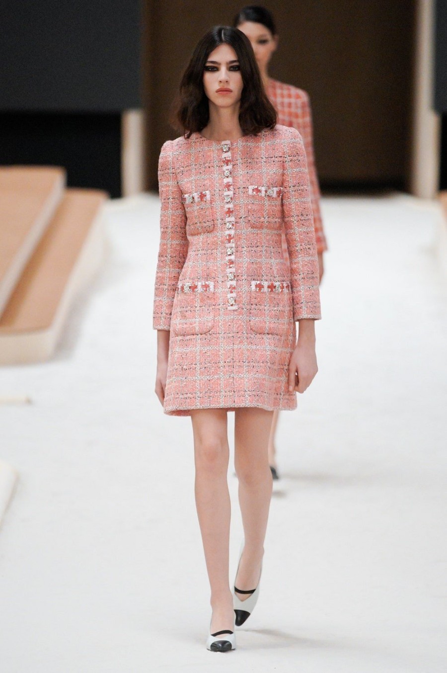 Chanel SS22 Haute Couture: Η Charlotte Casiraghi άνοιξε το show πάνω σε άλογο - Φωτογραφία 9