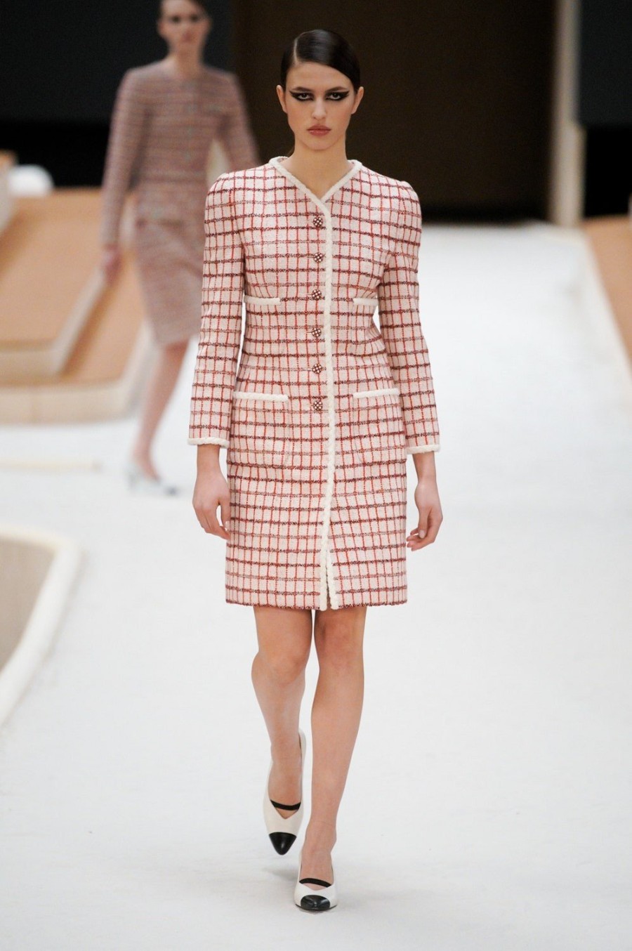 Chanel SS22 Haute Couture: Η Charlotte Casiraghi άνοιξε το show πάνω σε άλογο - Φωτογραφία 11