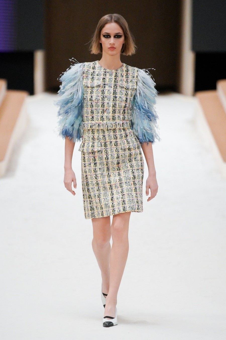Chanel SS22 Haute Couture: Η Charlotte Casiraghi άνοιξε το show πάνω σε άλογο - Φωτογραφία 13