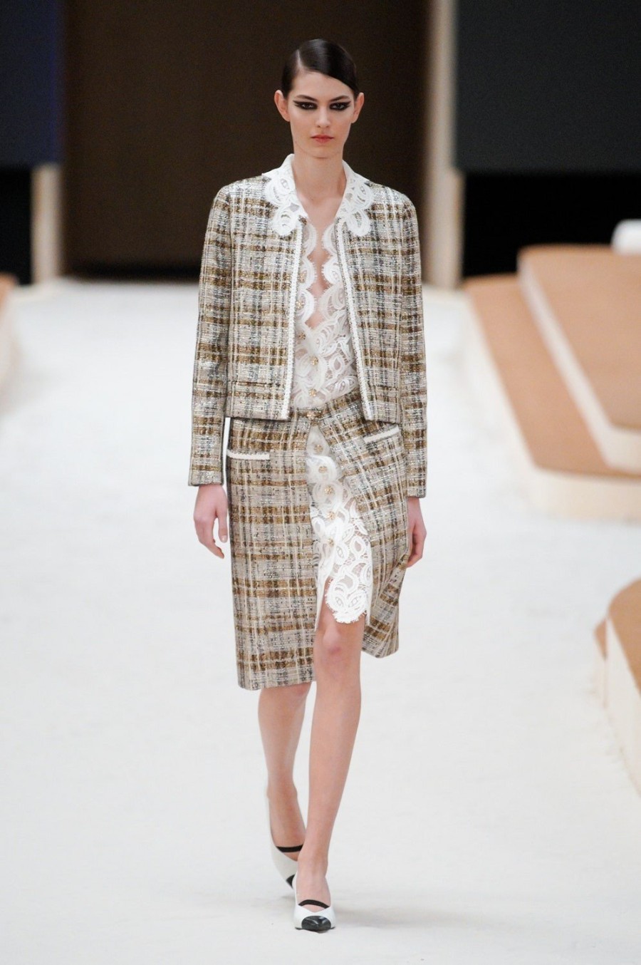 Chanel SS22 Haute Couture: Η Charlotte Casiraghi άνοιξε το show πάνω σε άλογο - Φωτογραφία 14