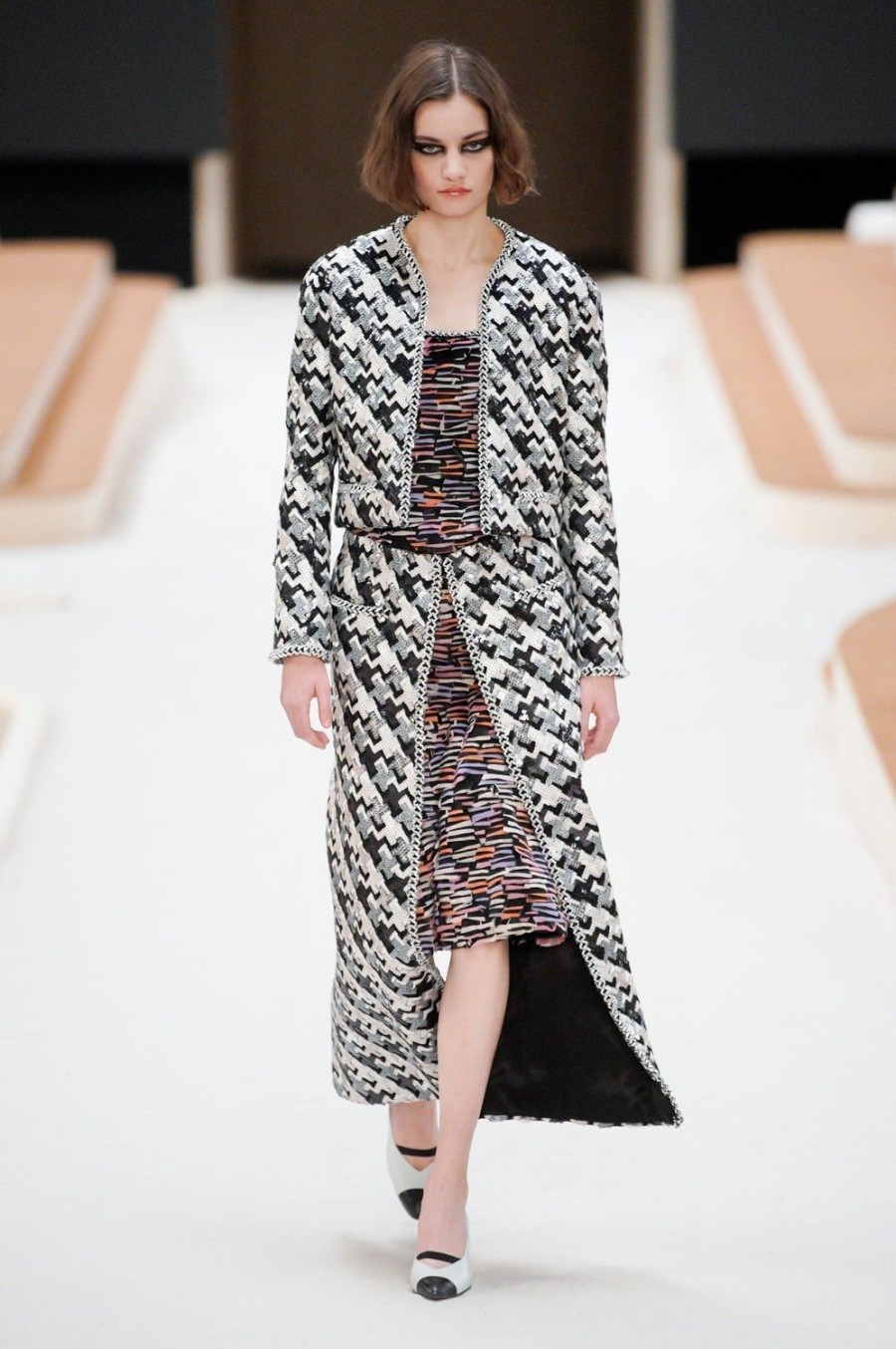 Chanel SS22 Haute Couture: Η Charlotte Casiraghi άνοιξε το show πάνω σε άλογο - Φωτογραφία 17