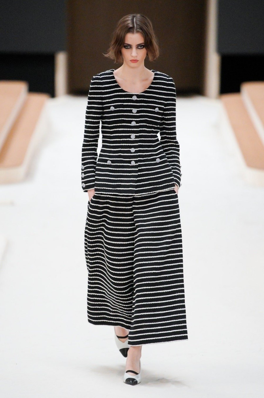 Chanel SS22 Haute Couture: Η Charlotte Casiraghi άνοιξε το show πάνω σε άλογο - Φωτογραφία 18