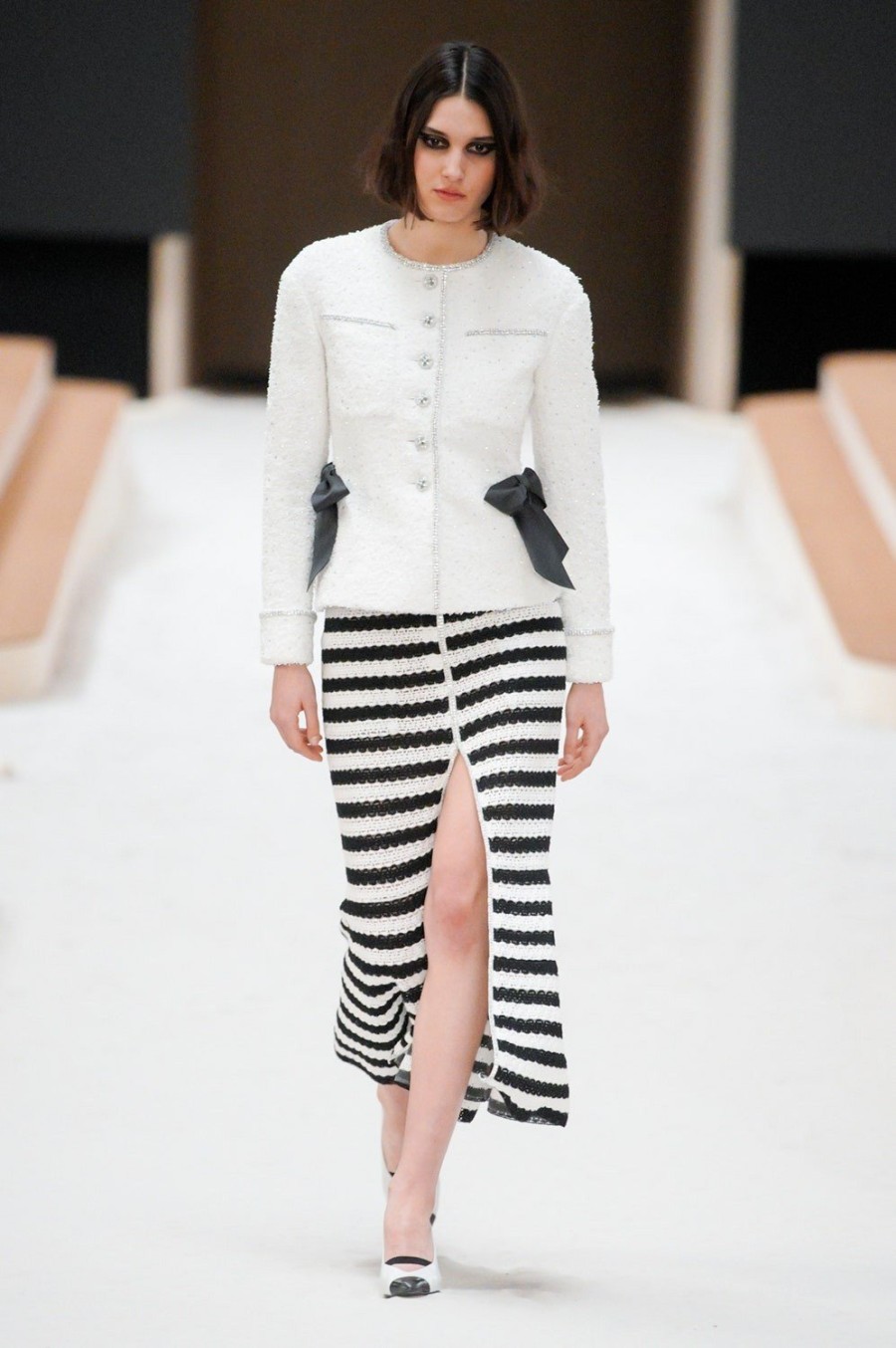Chanel SS22 Haute Couture: Η Charlotte Casiraghi άνοιξε το show πάνω σε άλογο - Φωτογραφία 19