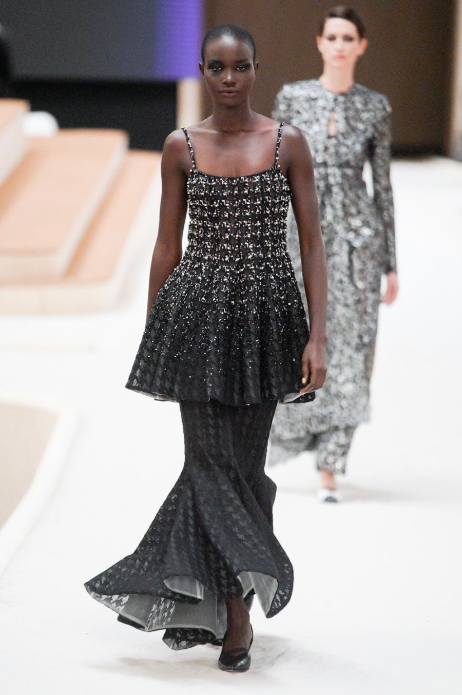 Chanel SS22 Haute Couture: Η Charlotte Casiraghi άνοιξε το show πάνω σε άλογο - Φωτογραφία 21