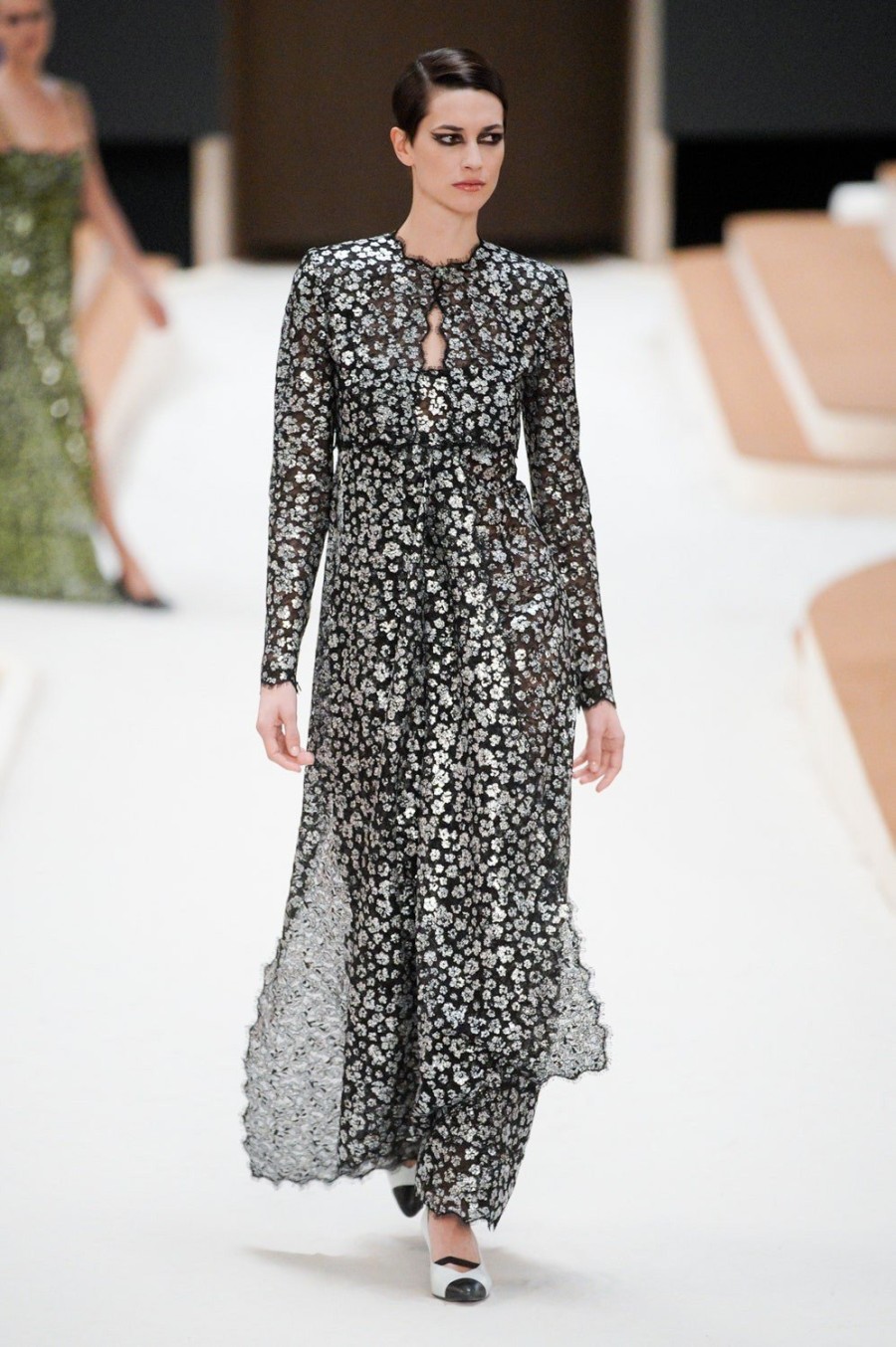 Chanel SS22 Haute Couture: Η Charlotte Casiraghi άνοιξε το show πάνω σε άλογο - Φωτογραφία 22
