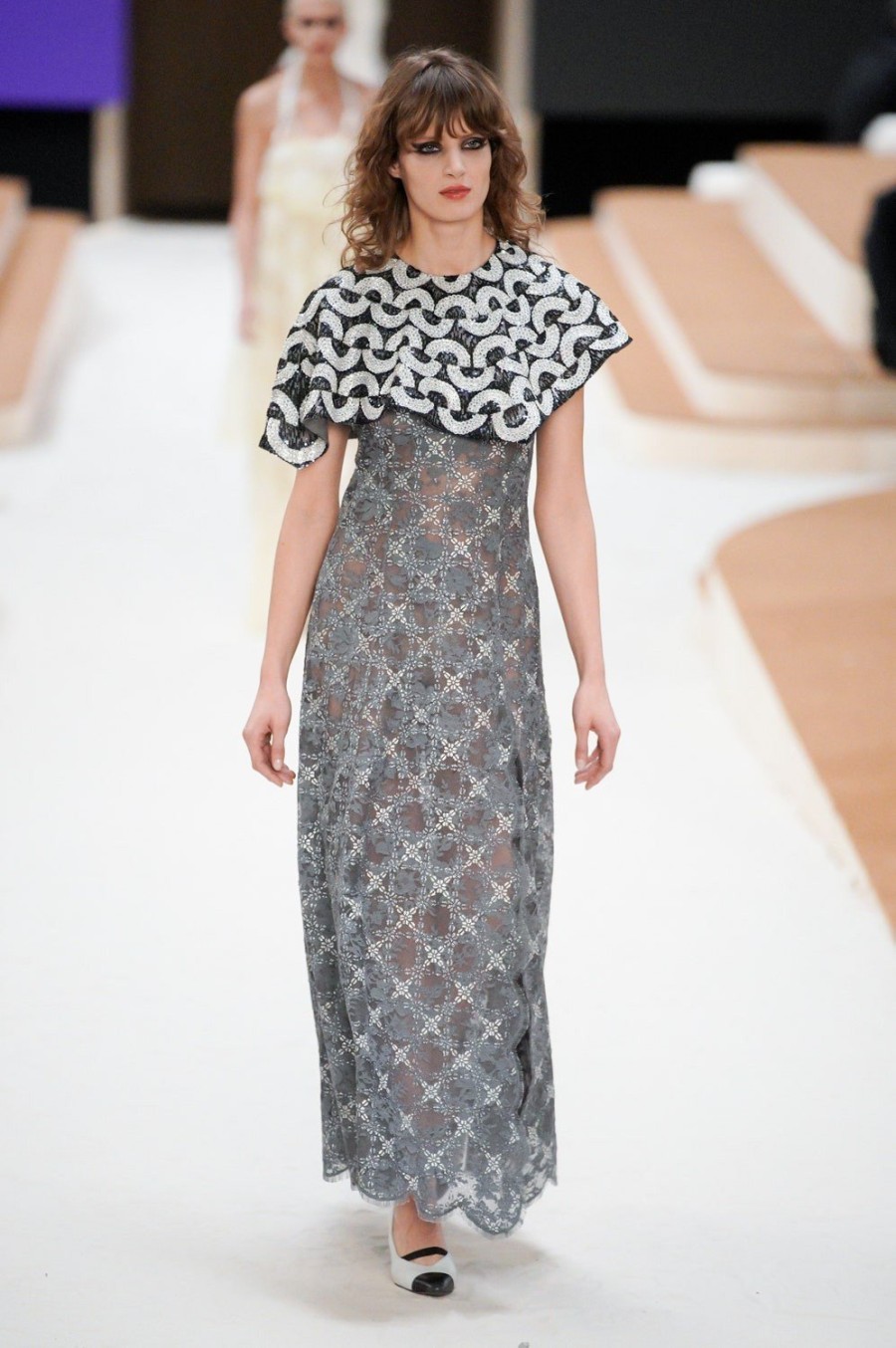 Chanel SS22 Haute Couture: Η Charlotte Casiraghi άνοιξε το show πάνω σε άλογο - Φωτογραφία 25