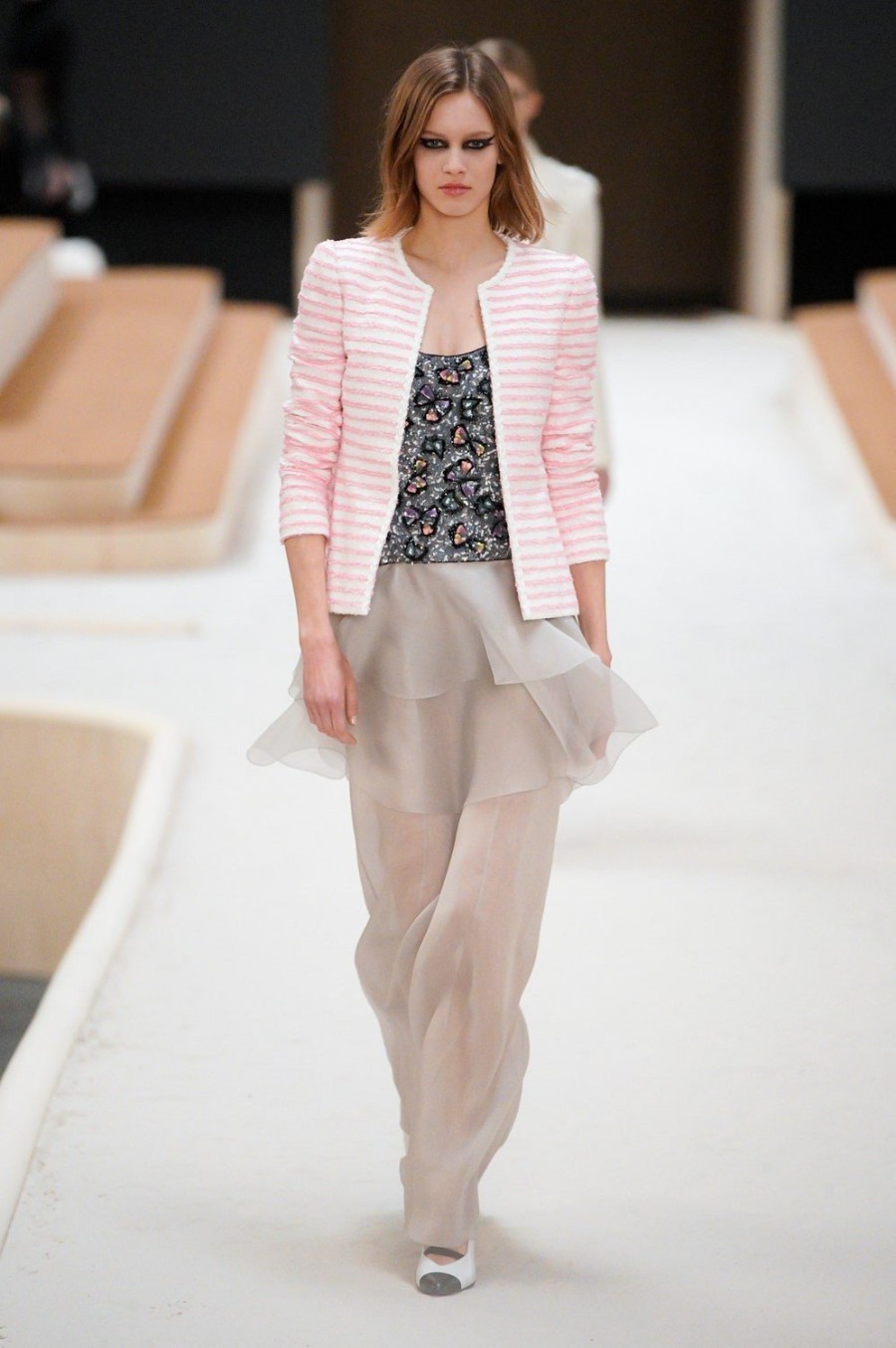 Chanel SS22 Haute Couture: Η Charlotte Casiraghi άνοιξε το show πάνω σε άλογο - Φωτογραφία 27