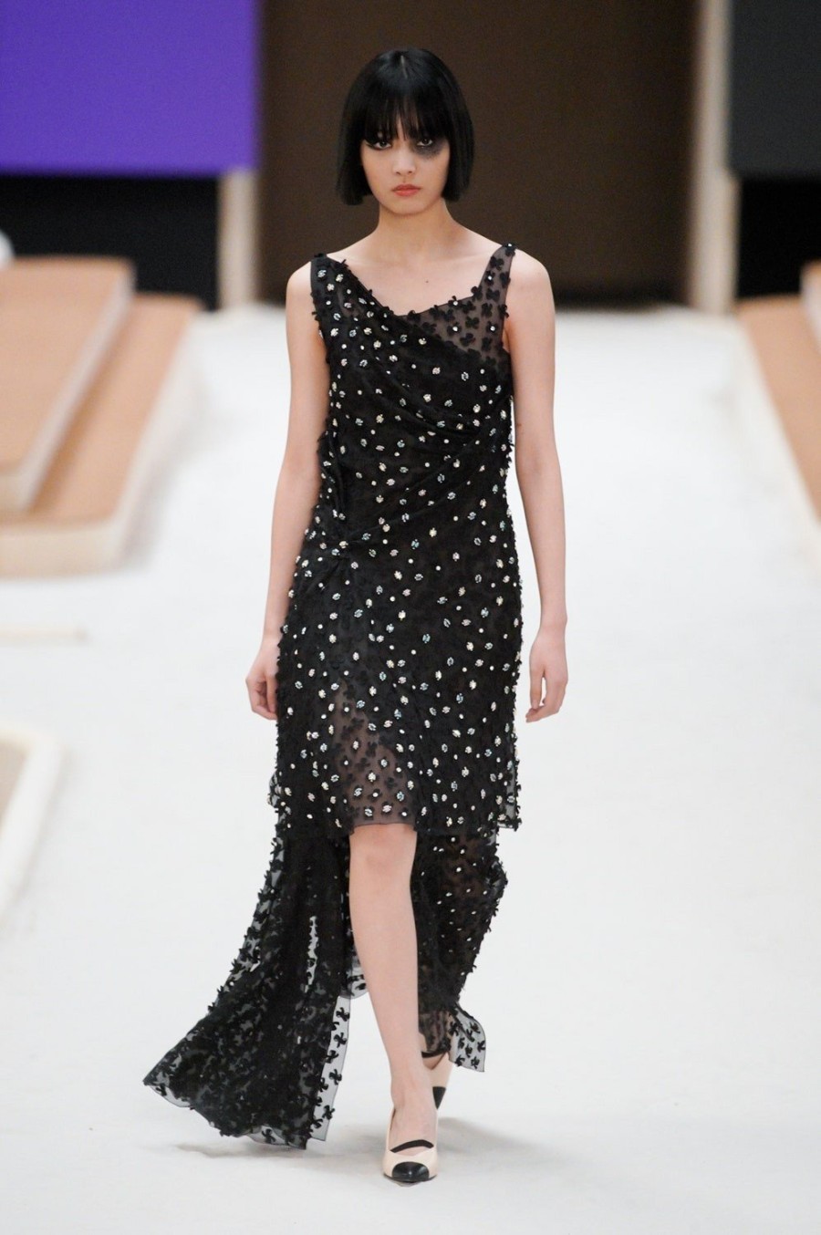 Chanel SS22 Haute Couture: Η Charlotte Casiraghi άνοιξε το show πάνω σε άλογο - Φωτογραφία 35