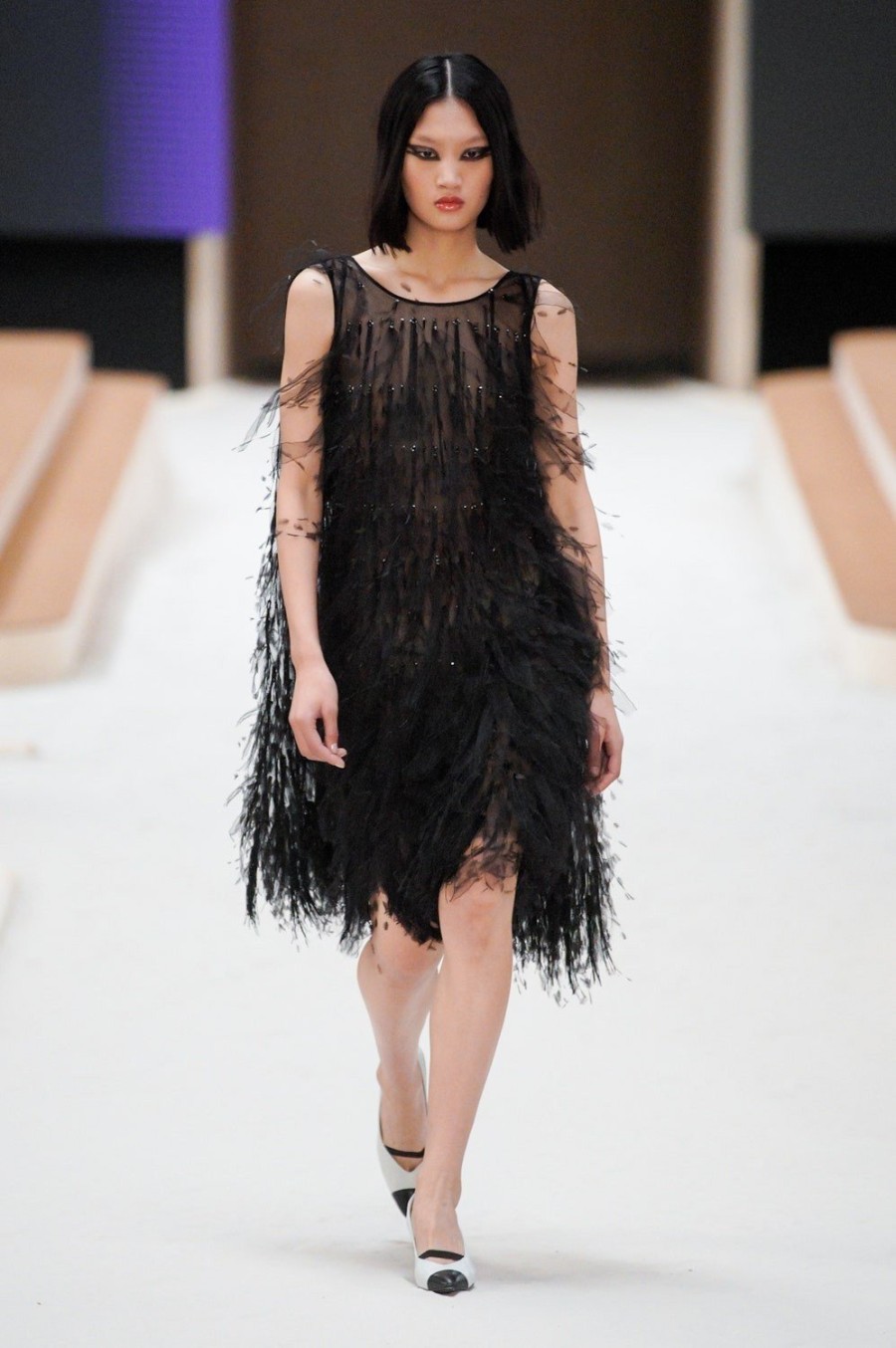 Chanel SS22 Haute Couture: Η Charlotte Casiraghi άνοιξε το show πάνω σε άλογο - Φωτογραφία 38