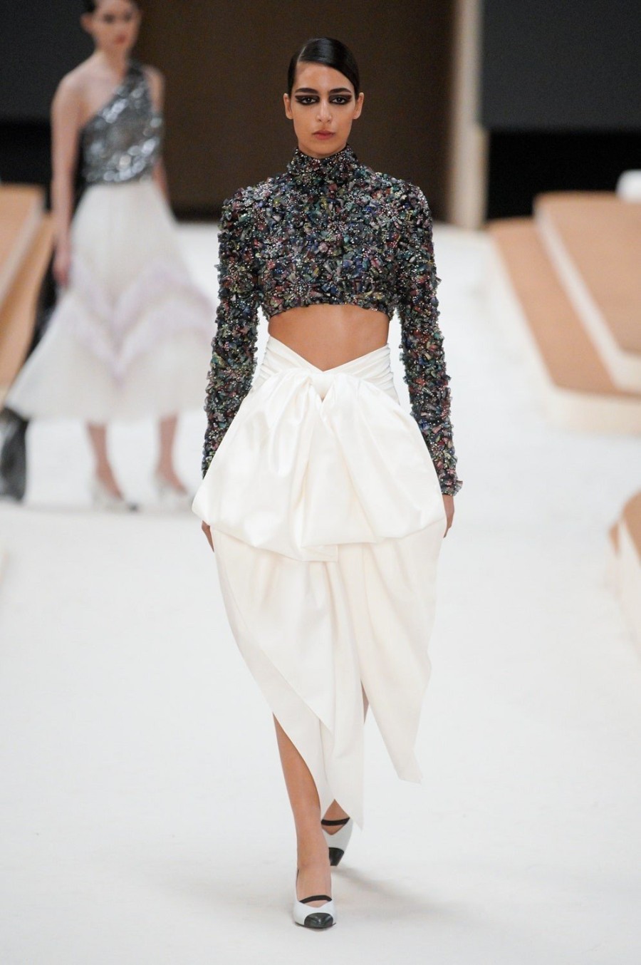 Chanel SS22 Haute Couture: Η Charlotte Casiraghi άνοιξε το show πάνω σε άλογο - Φωτογραφία 42
