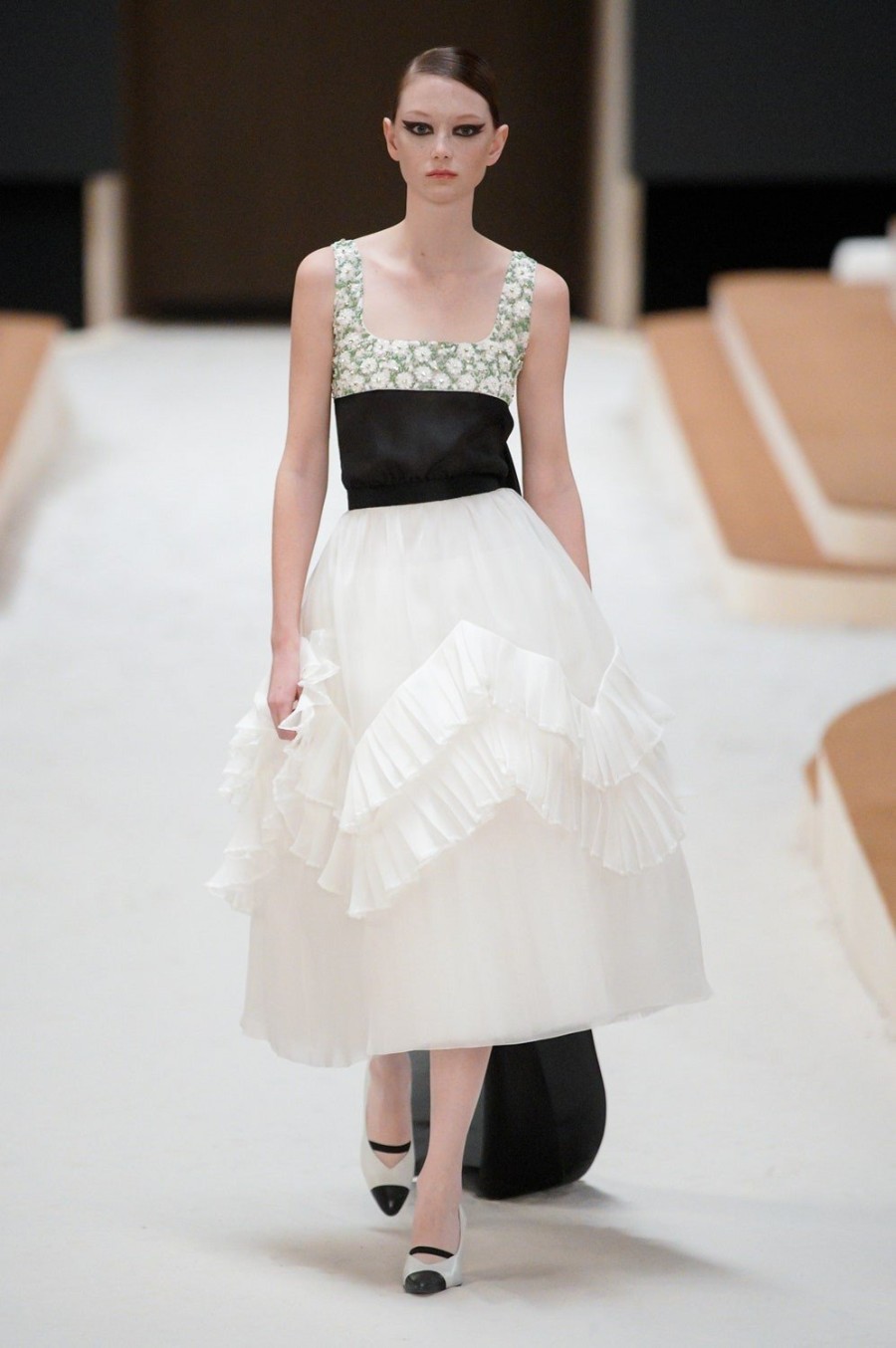 Chanel SS22 Haute Couture: Η Charlotte Casiraghi άνοιξε το show πάνω σε άλογο - Φωτογραφία 44