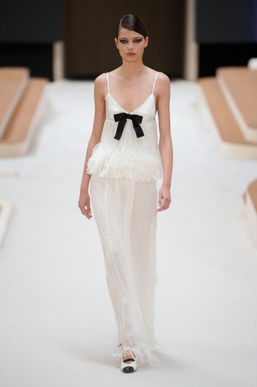 Chanel SS22 Haute Couture: Η Charlotte Casiraghi άνοιξε το show πάνω σε άλογο - Φωτογραφία 45