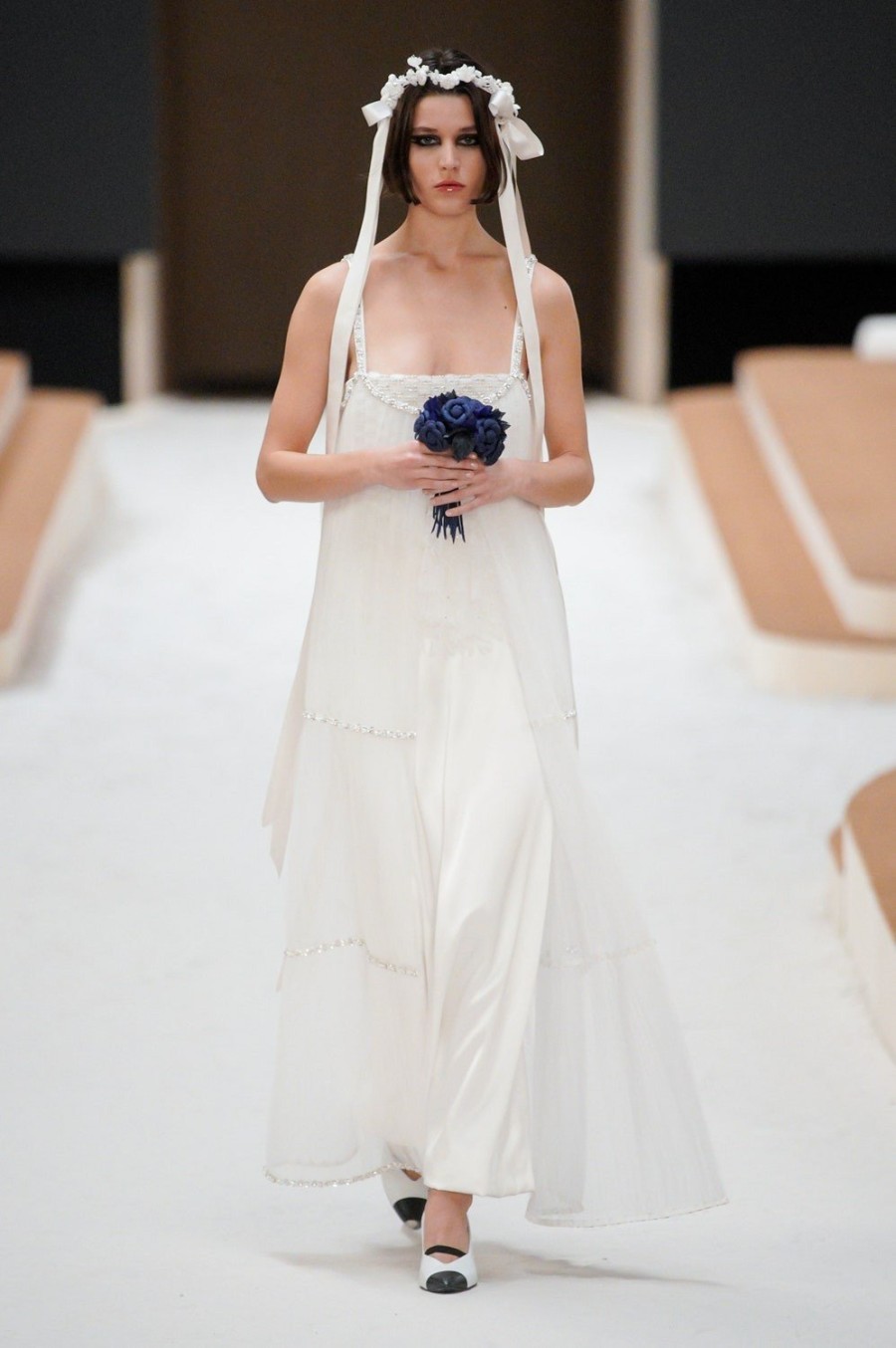 Chanel SS22 Haute Couture: Η Charlotte Casiraghi άνοιξε το show πάνω σε άλογο - Φωτογραφία 46