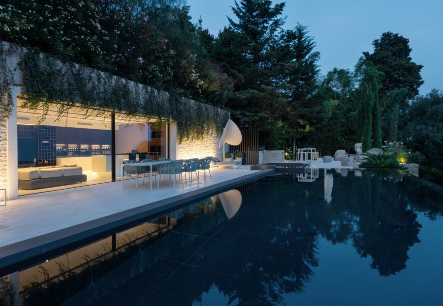 Villa Lea: Ένα αρχιτεκτονικό «κόσμημα» στους υπέροχους όρμους της Κυανής Ακτής  - Φωτογραφία 3