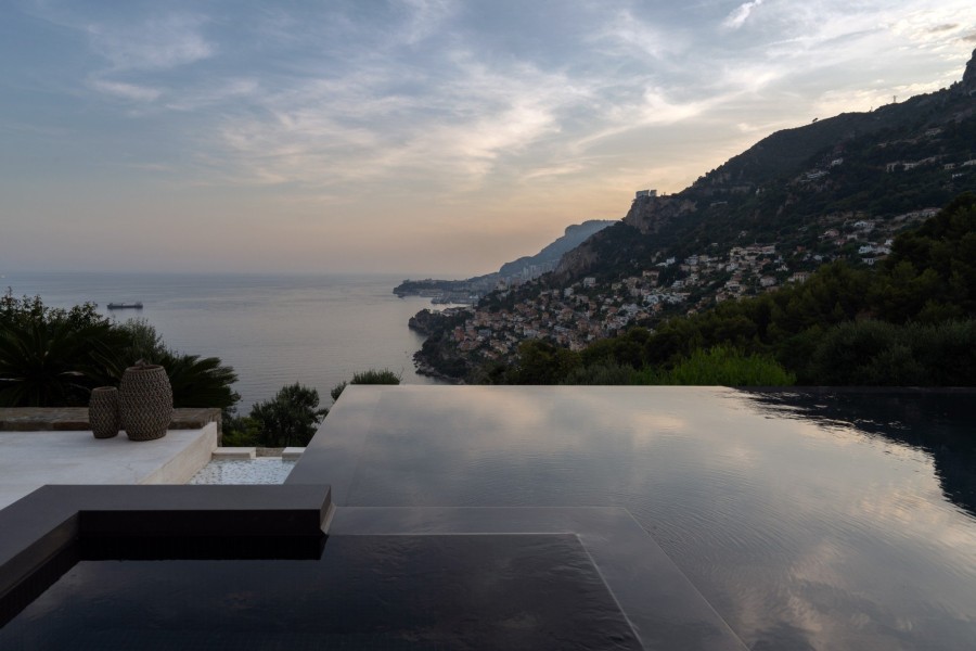 Villa Lea: Ένα αρχιτεκτονικό «κόσμημα» στους υπέροχους όρμους της Κυανής Ακτής  - Φωτογραφία 11