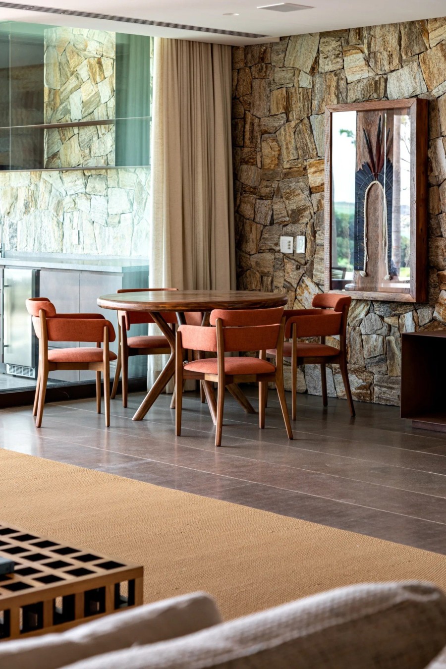 Down to earth: Πώς ένα vacation house εναρμονίζεται με το τροπικό σκηνικό τριγύρω του- Φωτογραφία 3