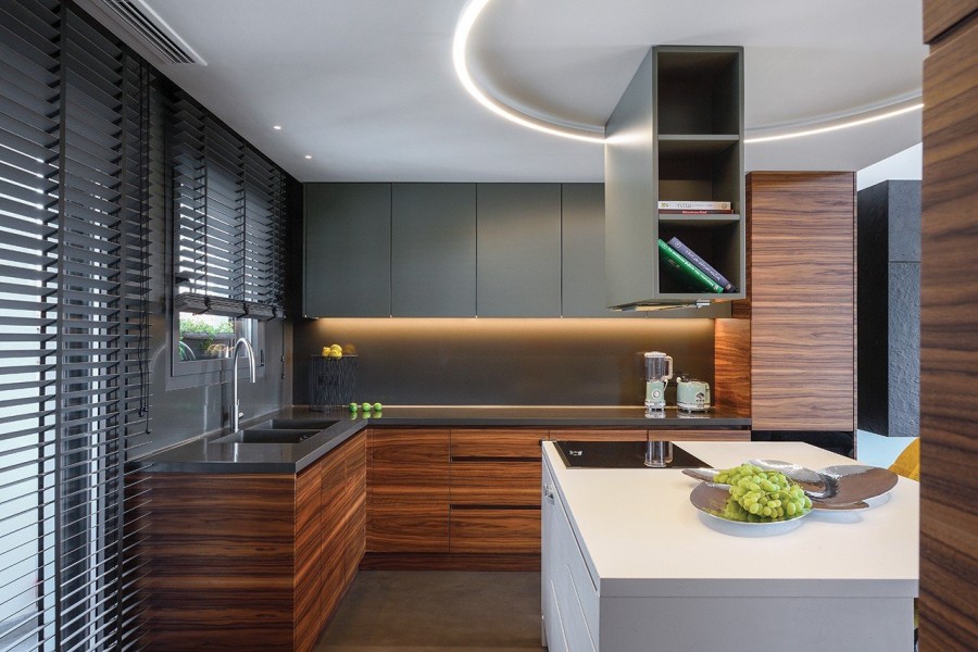  Δείτε πως μια κατασκευαστική προσθήκη σ' ένα υφιστάμενο κτίριο στη Θεσσαλονίκη εξελίχθηκε σε μια συγκλονιστική κατοικία - Φωτογραφία 1