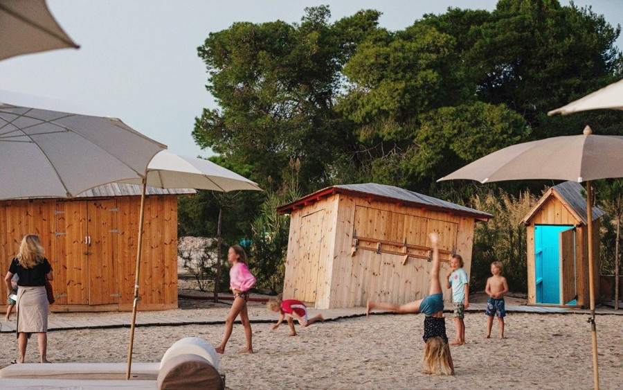 Η νέα καλοκαιρινή «επέμβαση» των designers CTRLZAK στη Χαλκιδική στέλνει ένα ηχηρό μήνυμα- Φωτογραφία 4