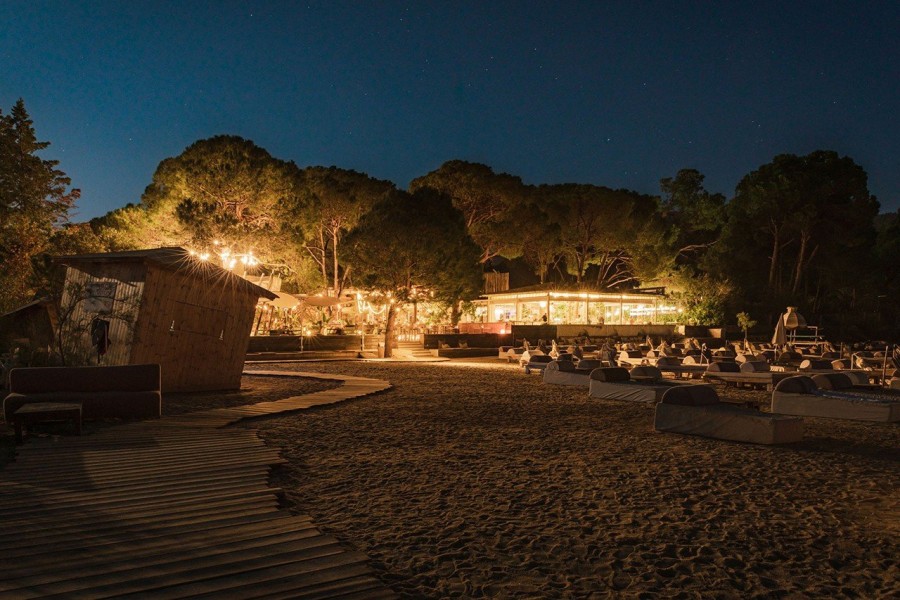 Η νέα καλοκαιρινή «επέμβαση» των designers CTRLZAK στη Χαλκιδική στέλνει ένα ηχηρό μήνυμα- Φωτογραφία 5