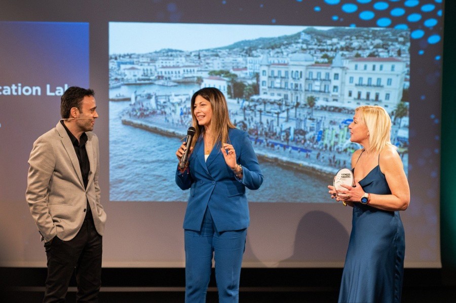 Spetses mini Marathon: Η ύψιστη τιμητική του διάκριση σε μια λαμπρή βραδιά- Φωτογραφία 2