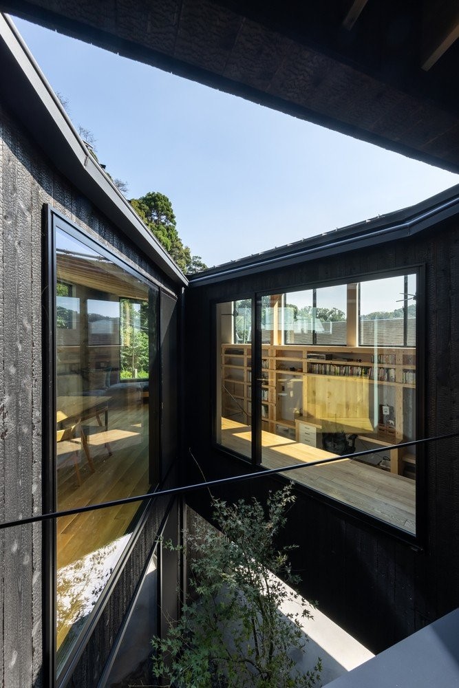 On the other side of the earth: Μια κατοικία που θα μας κάνει να επιλέξουμε σκούρους τόνους στο design μας- Φωτογραφία 5