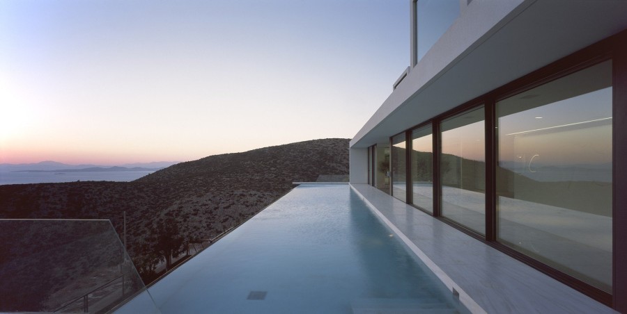 Μια σαγηνευτική κατοικία στη Σαρωνίδα «υποκλίνεται» στον εκλεπτυσμένο μοντερνισμό- Φωτογραφία 3