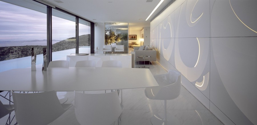 Μια σαγηνευτική κατοικία στη Σαρωνίδα «υποκλίνεται» στον εκλεπτυσμένο μοντερνισμό- Φωτογραφία 5