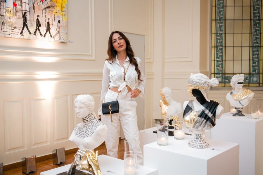 Up Close: Στα λαμπερά εγκαίνια της ατομικής έκθεσης της Caroline De Souza- Φωτογραφία 3