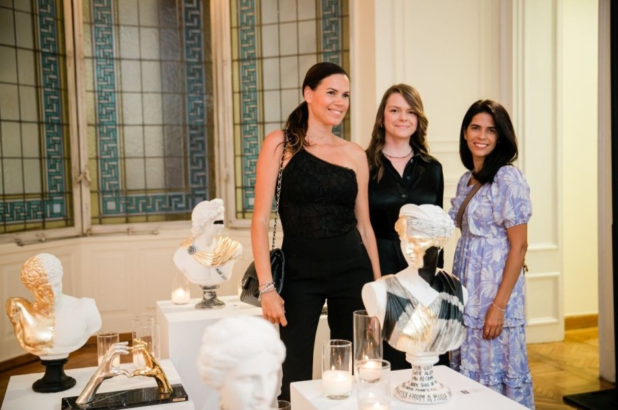 Up Close: Στα λαμπερά εγκαίνια της ατομικής έκθεσης της Caroline De Souza- Φωτογραφία 1