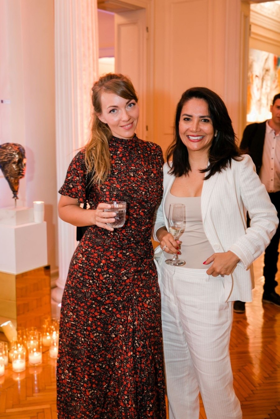 Up Close: Στα λαμπερά εγκαίνια της ατομικής έκθεσης της Caroline De Souza- Φωτογραφία 8