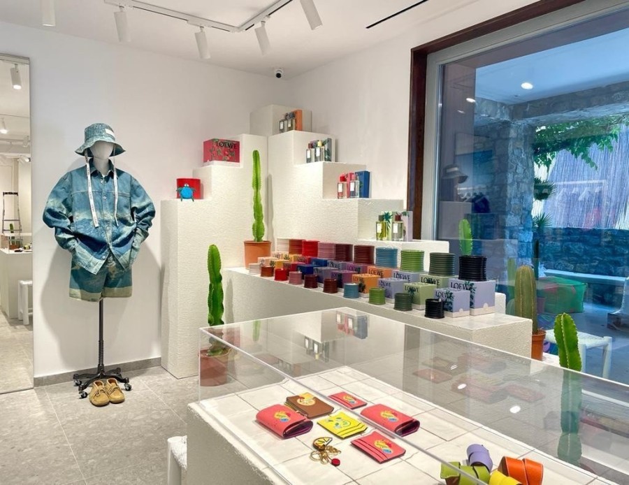 Peek inside στη νέα boutique του οίκου Loewe στη Μύκονο- Φωτογραφία 2