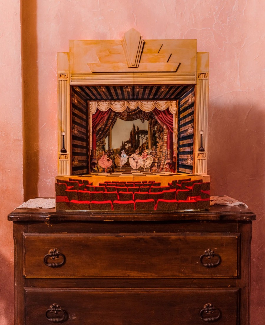 Τώρα μπορείτε να περάσετε μια μοναδική βραδιά στο εμβληματικό Moulin Rouge του Παρισιού- Φωτογραφία 1